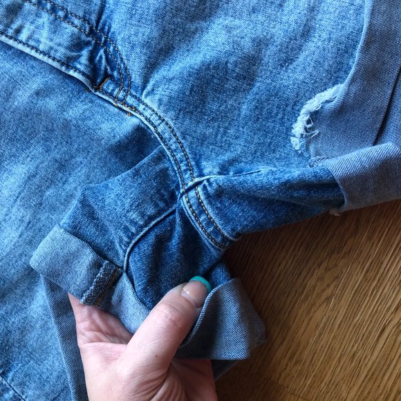 H&M High Waisted Cuffed Shorts Light Wash Size 4 - Picture 2 of 13